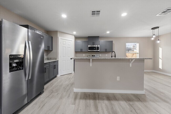 Photo - 1905 Sanger Ave