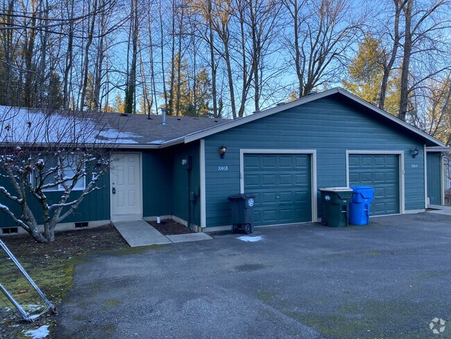 Building Photo - Large 3 bed 2 bath Duplex in Tumwater!  Ea... Unit #B Rental