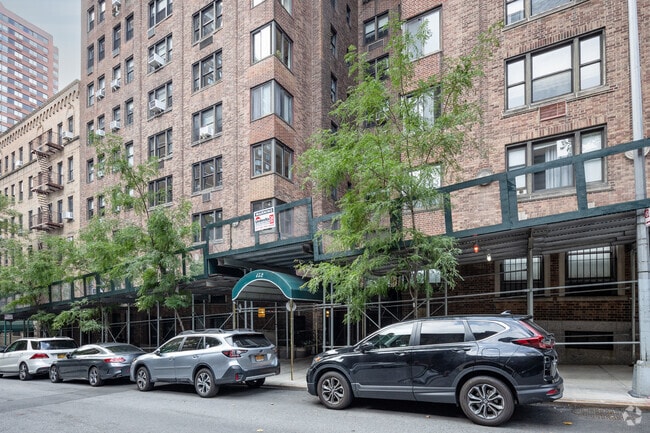 Photo - 152 E 94th St