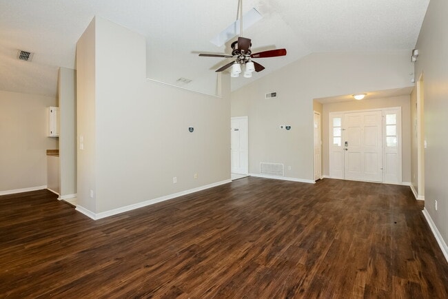 Photo - 1048 Vernon Loop