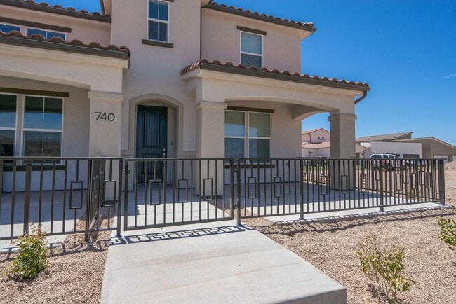 Building Photo - Well Maintained, 3 Bedroom and 2.5 Bathroo... Rental
