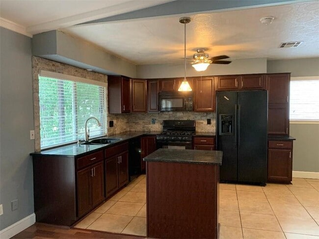 Photo - 201 Starbright Dr