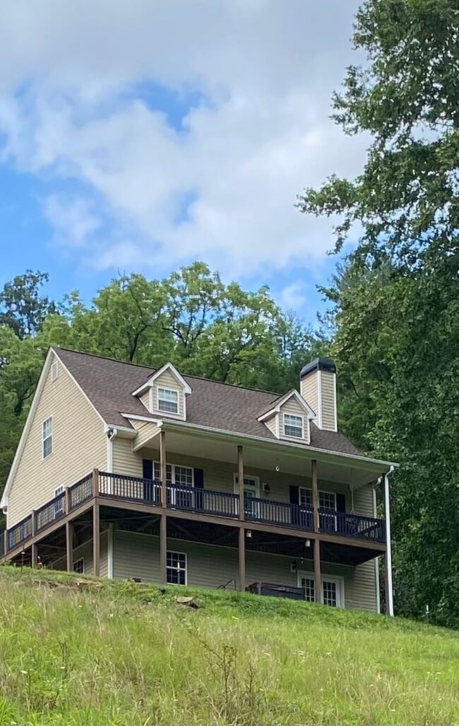 Photo - Beautiful 3/3 home in Caney Fork area.
