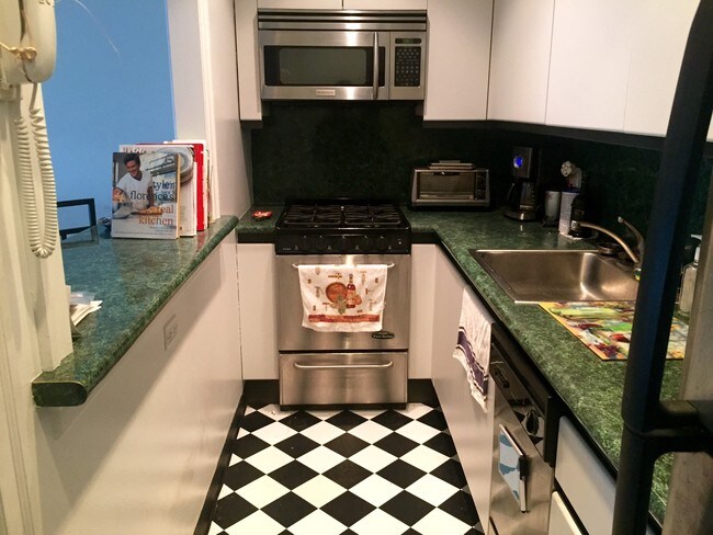 Kitchen - 1014 Spruce St Unit 8-1