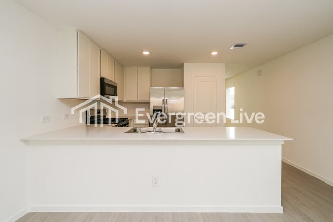 Photo - 7907 Meadow Cranesbill Ln