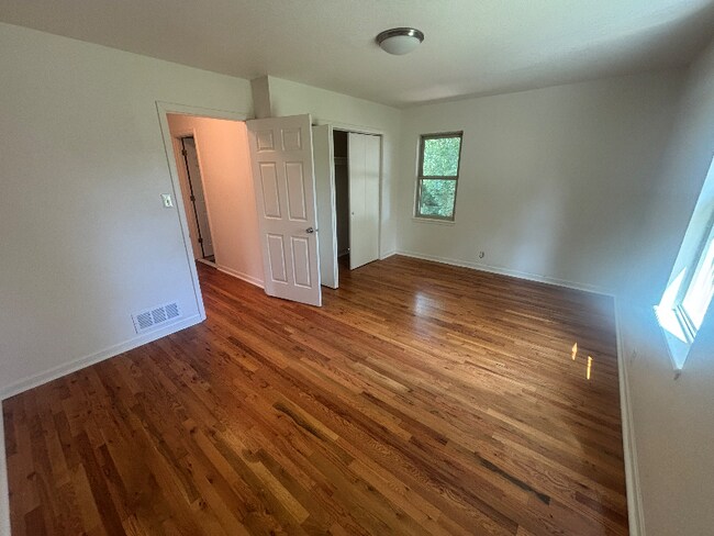 Photo - 2039 W Mulberry St