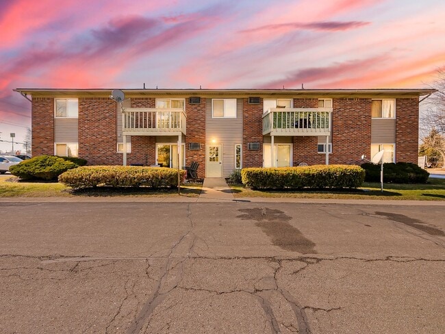 Building Photo - 125 E Van Riper Rd Unit Apt 7