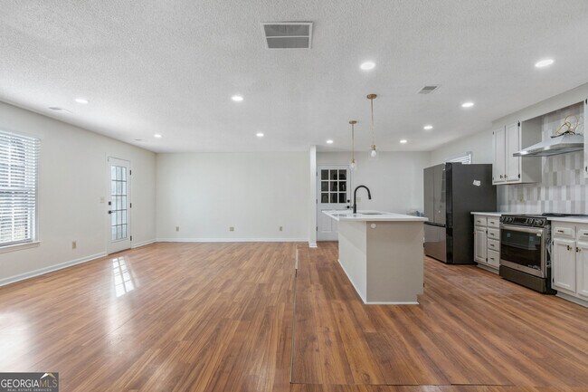 Photo - 2095 Uniwattee Trail SE