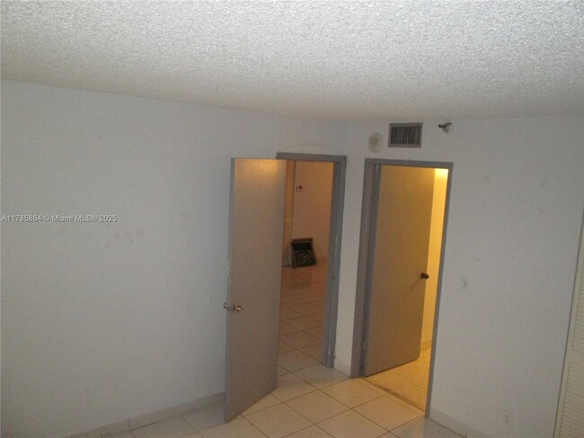 Photo - 290 174th St St Condo Unit 404