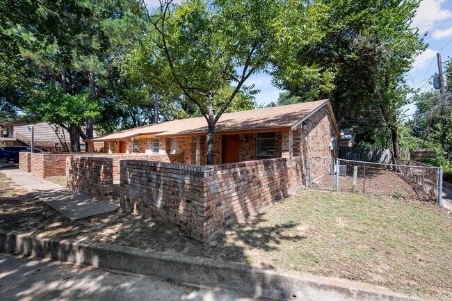 Photo - 1803 Harry Ct Unit B