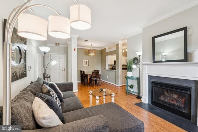 Building Photo - 4550 Strutfield Ln Unit 2424