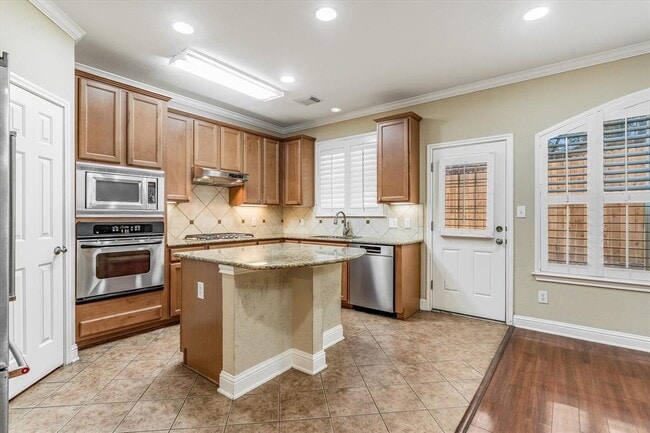 Photo - 601 12 Oaks Ln