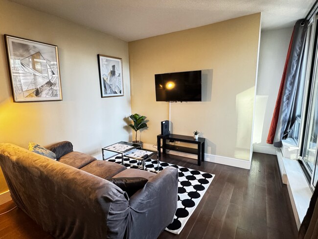 Photo - 1088 Richards St