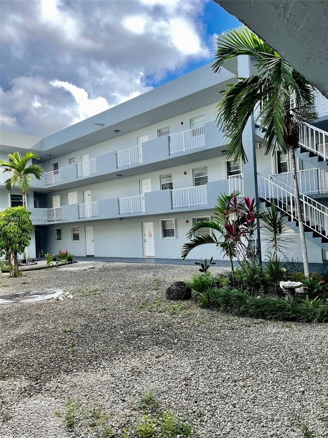 Photo - 1725 W 60th St Unit F304