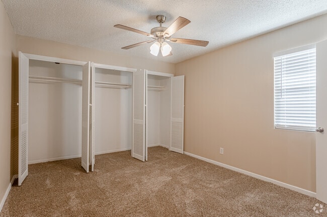 2BR, 2BA - 978SF
