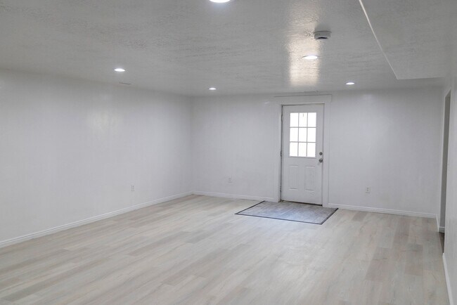 Photo - 1066 Searle Ln