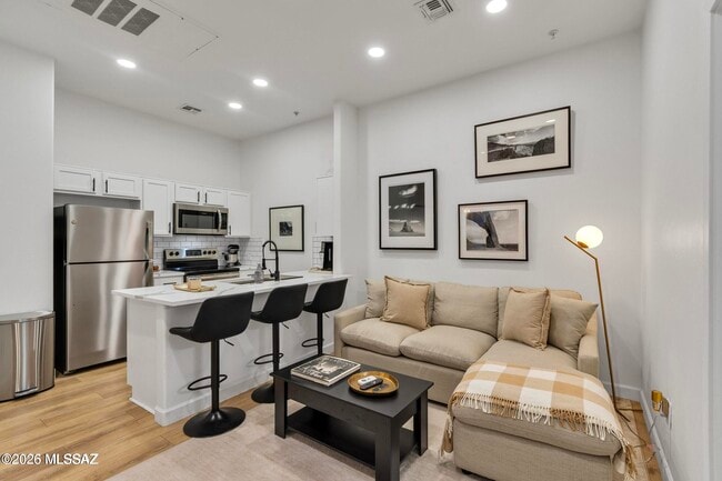 2018 E River Rd Unit 201