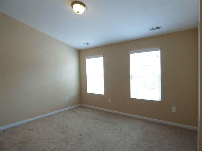 Photo - 1622 Holly Grove Way