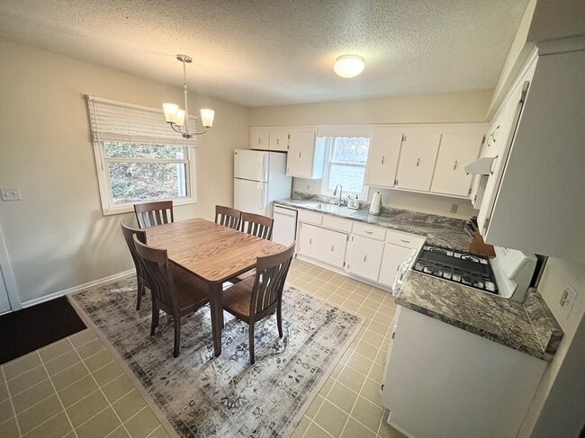 Photo - 4301 University Ave NE