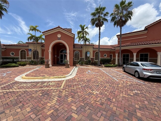 Building Photo - 4704 SW 160th Ave Unit 215