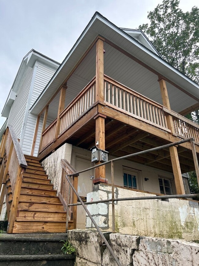 611 Stewart Ave SE Unidad 1