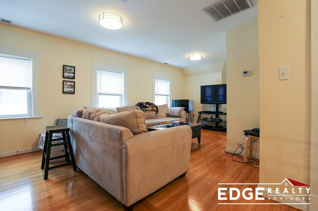 Photo - 17 Bentley St Unit 2