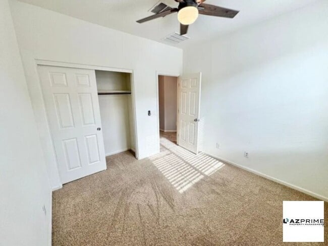 Building Photo - Amazing apartment