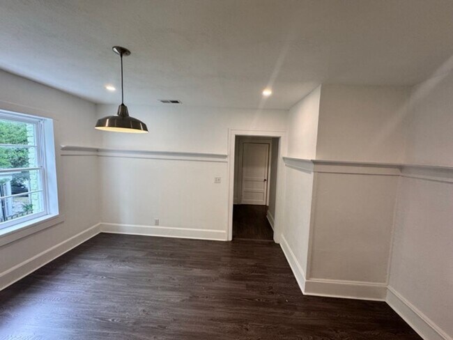 Photo - HALF OFF FIRST MONTHS RENT SPECIAL!! Unit 4