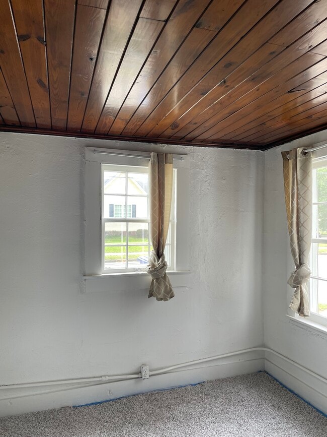 Photo - 905 Nash St E