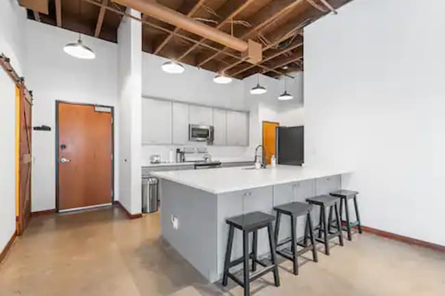 Loft - Loft Unit 303