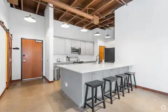 Building Photo - Loft Unit 303