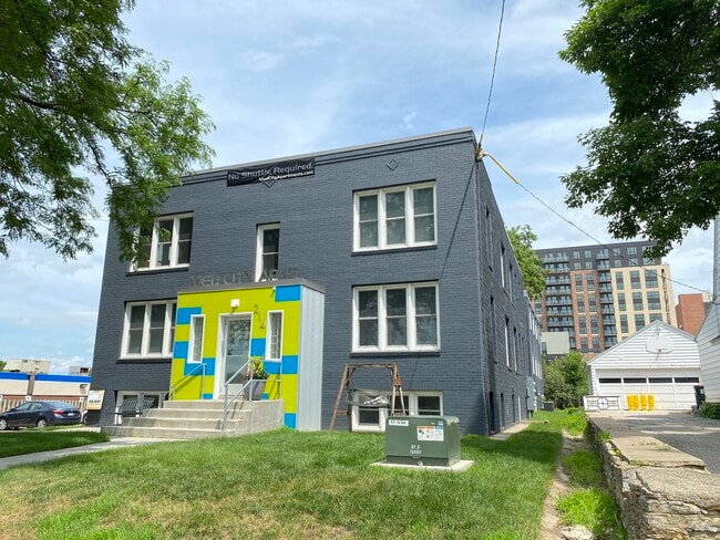 Building Photo - Med City Apartments