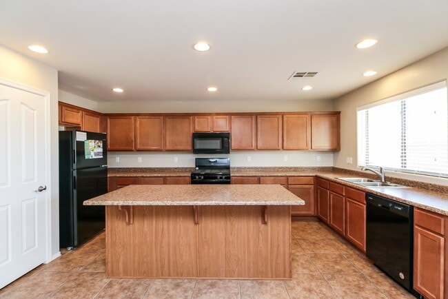 Photo - 960 N 168th Dr