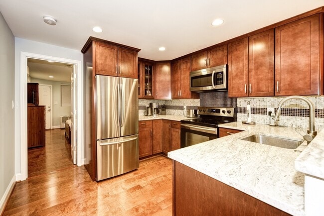 Building Photo - 1619 21st St NW Unit Bsmt Apt