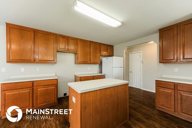 Photo - 823 Creek Gate