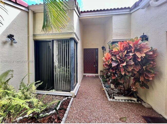 Photo - 642 Emerald Way E