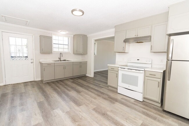 902 W 38th St