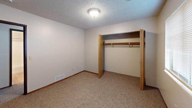 1727 N Grandview Ln Unit 212