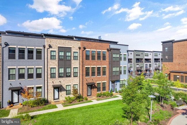 Building Photo - 12973 Hattontown Square