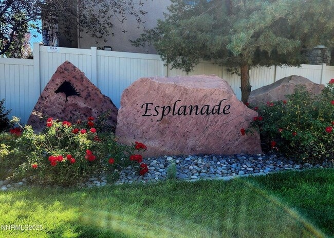 Building Photo - 2 bedroom 2 bathroom 1 car garage townhouse