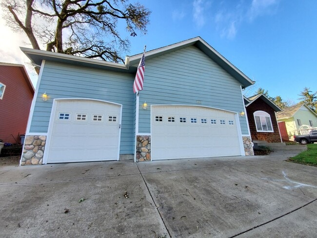 Beautiful Spacious home in North Albany - ... - Beautiful Spacious home in North Albany - ...
