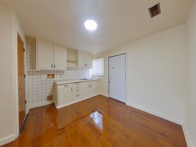 Photo - 2448 S Holyoke St