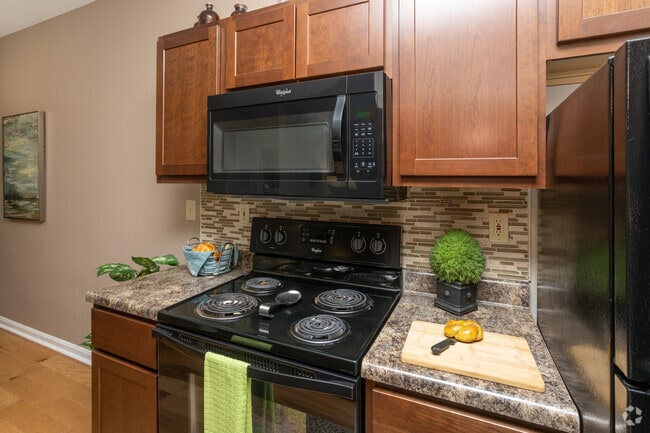 2BR, 2BA - 1,111 SF - Kitchen