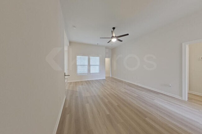 Photo - 210 Peppercorn Wy