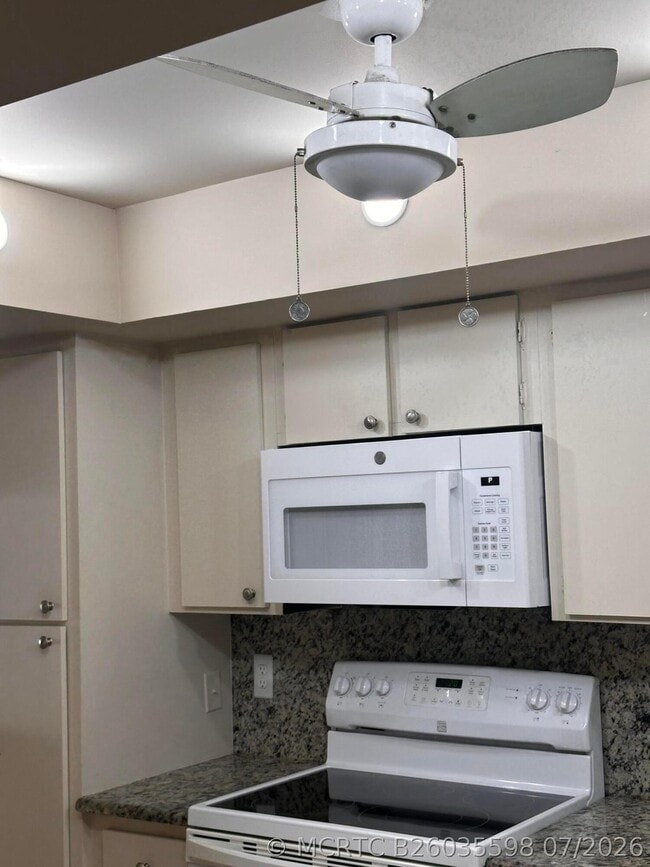 Building Photo - 3212 Strawflower Way Unit 204