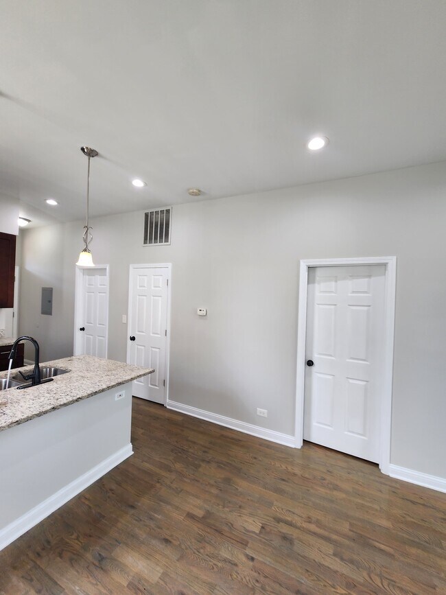 Photo - 1530 S Central Park Ave Unit Apt 2