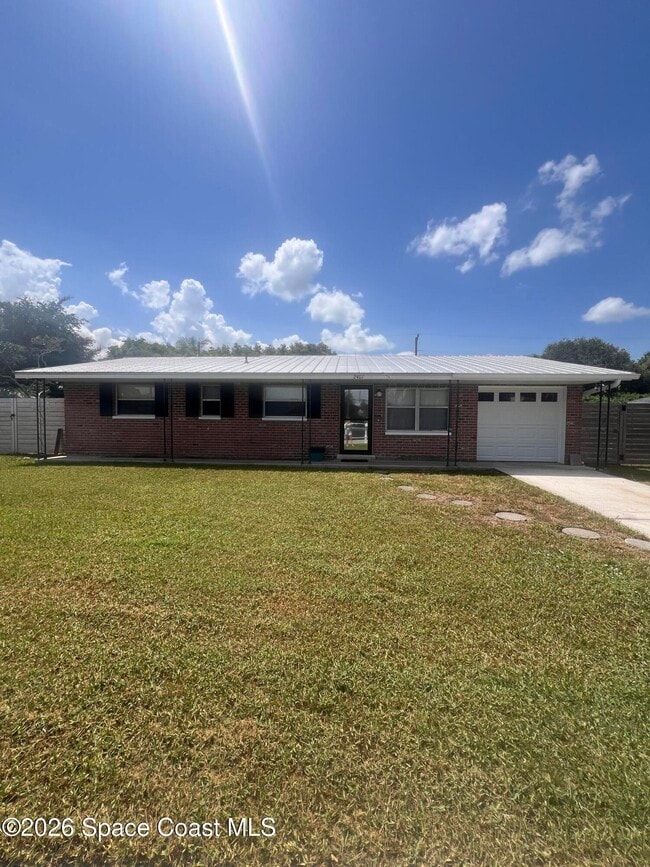 Building Photo - 2407 Lakeview Dr