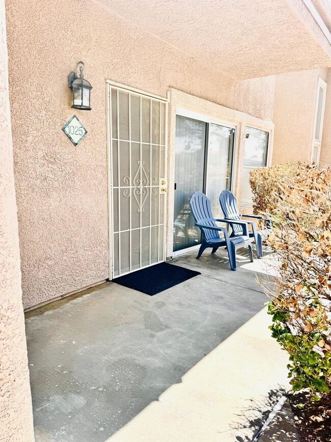 Charming 2BR Townhome in Las Vegas - Charming 2BR Townhome in Las Vegas