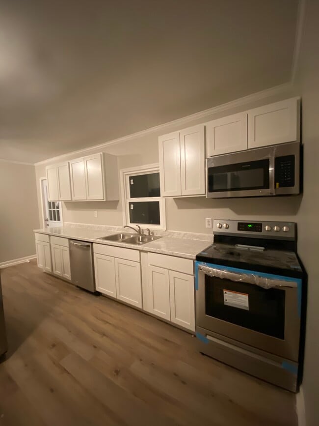 Photo - Yellow Fully Renovated Two Bedroom Cottage