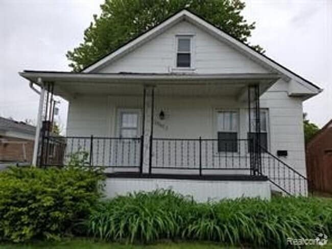 Building Photo - Cut 3 bedroom bungalow W/ appliances inclu... Rental